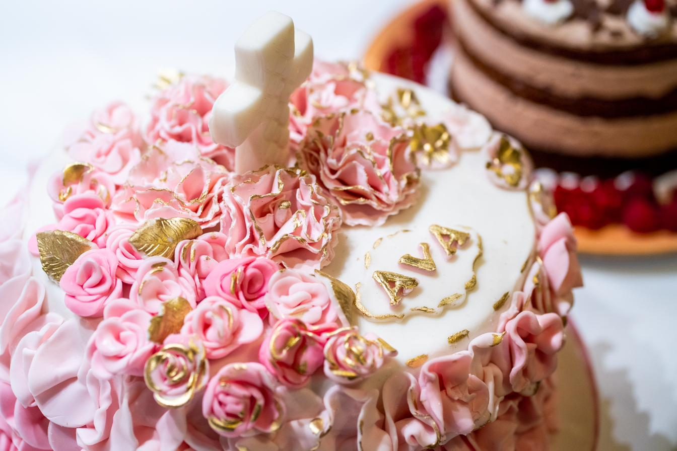 Festlich verzierte Hochzeitstorte