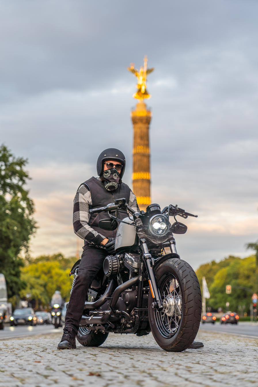 Motorradfahrer vor der Siegessäule